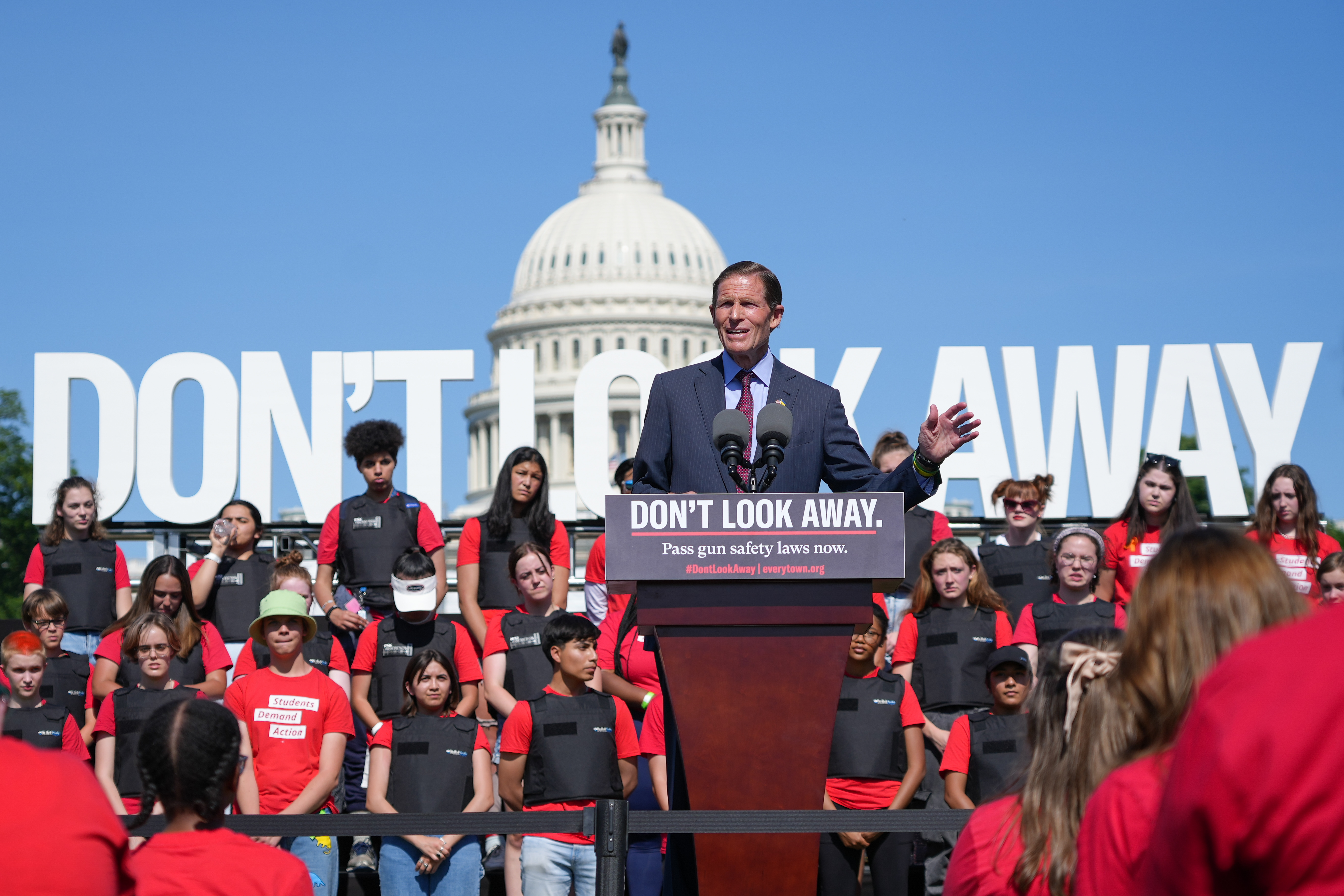 U.S. Senator Richard Blumenthal (D-CT) rallied with Students Demand Action yesterday afternoon and today joined Gabby Giffords at the National Gun Violence Memorial to urge Congress to address America’s gun violence epidemic. 
